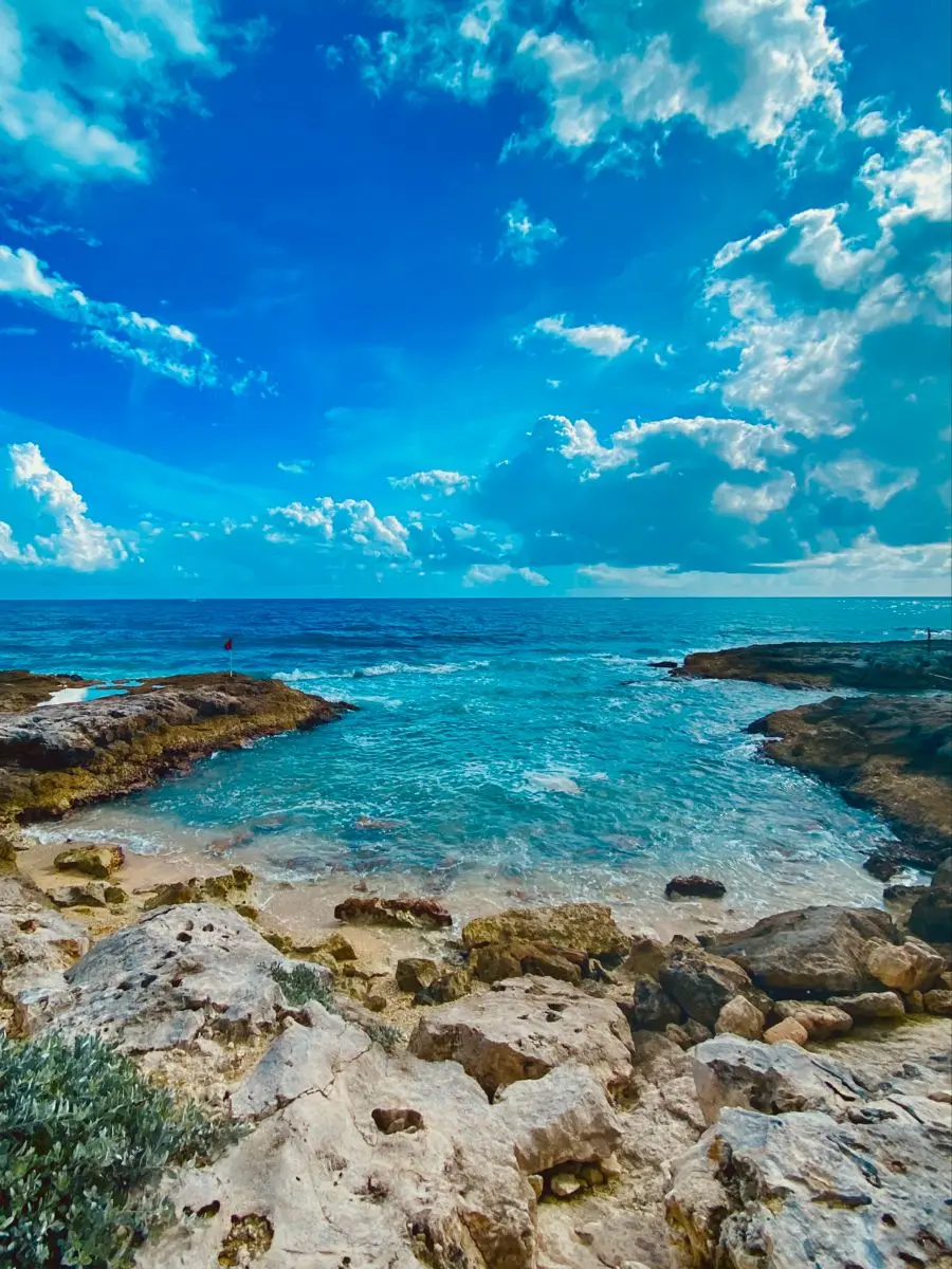 Turquoise Caribbean waters in the Riviera Maya